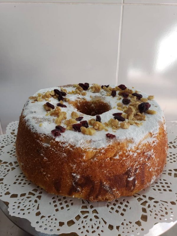 Roscón de Frutos Secos cubierto de azúcar glass